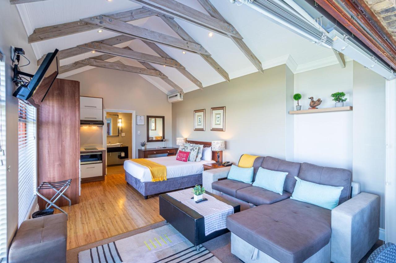 Boardwalk Lodge - Self-Catering ワイルダーネス エクステリア 写真
